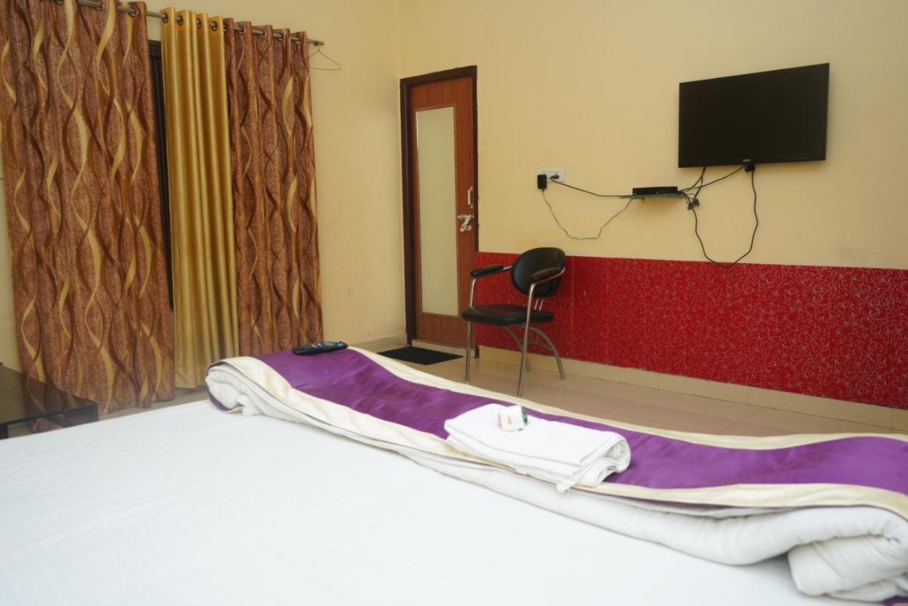 Hotel Nirmal Palace Kānpur Exterior photo